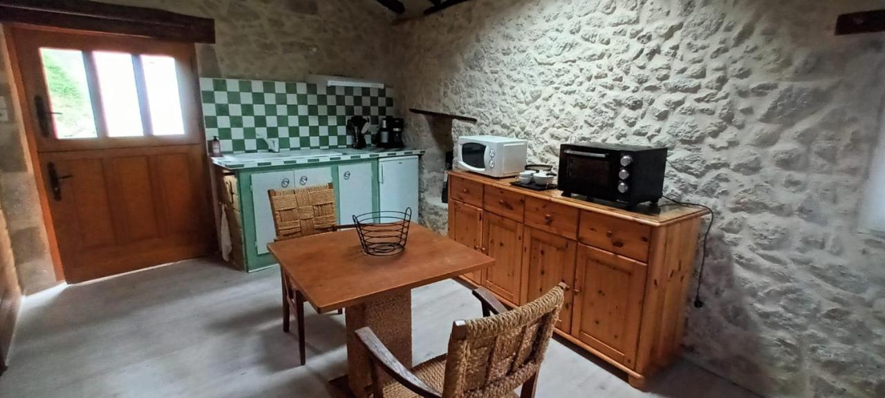 Les Gites Du Hameau Avec Piscine Castelnau-sur-Gupie Kültér fotó