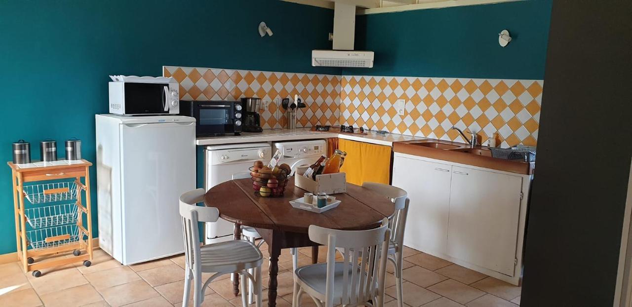 Les Gites Du Hameau Avec Piscine Castelnau-sur-Gupie Kültér fotó