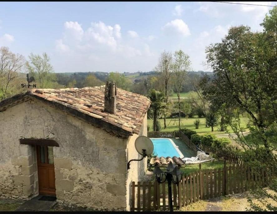 Les Gites Du Hameau Avec Piscine Castelnau-sur-Gupie Kültér fotó